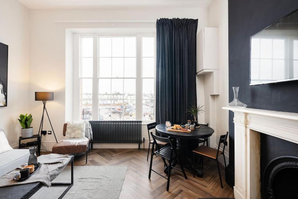 High End Free Parking Wifi Balcony Ensuite チェルトナム エクステリア 写真