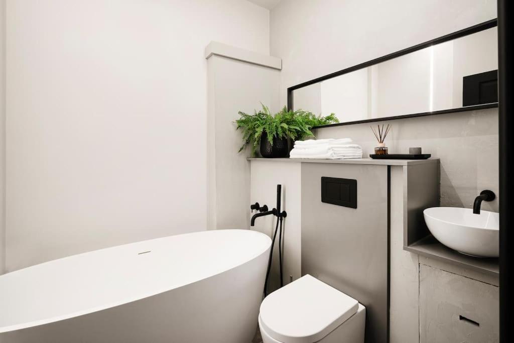 High End Free Parking Wifi Balcony Ensuite チェルトナム エクステリア 写真