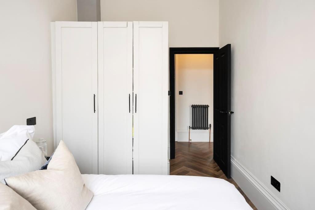 High End Free Parking Wifi Balcony Ensuite チェルトナム エクステリア 写真
