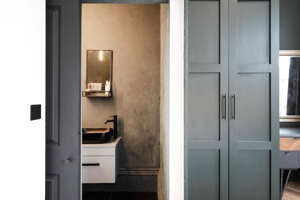 High End Free Parking Wifi Balcony Ensuite チェルトナム エクステリア 写真