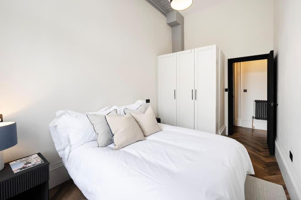 High End Free Parking Wifi Balcony Ensuite チェルトナム エクステリア 写真