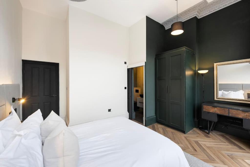 High End Free Parking Wifi Balcony Ensuite チェルトナム エクステリア 写真